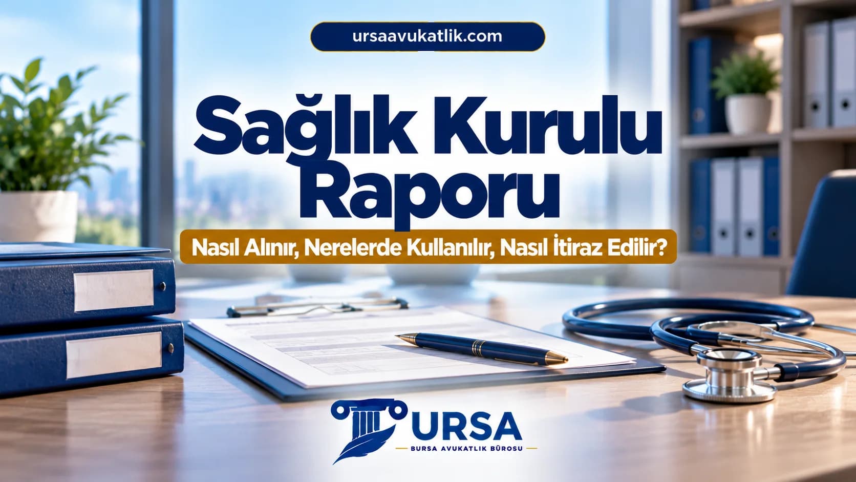 Sağlık kurulu raporu için masada rapor formu, dosya klasörleri ve steteskop