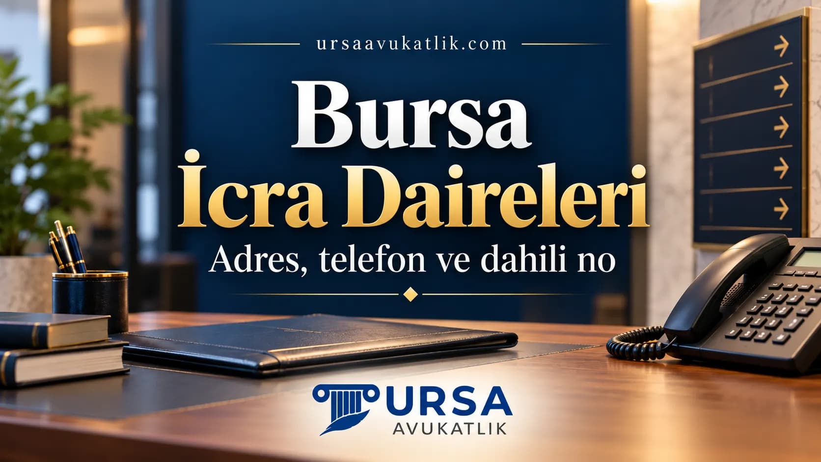 Bursa icra daireleri için masada deri dosya, kalem, telefon ve yönlendirme tabelası